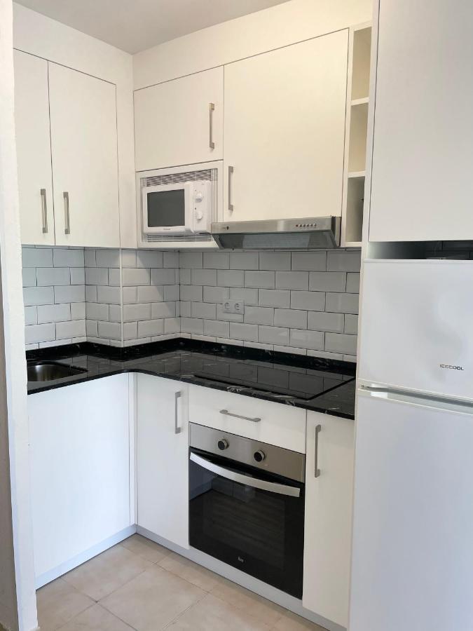 Apartamento Centrico Con Piscina Салоу Екстериор снимка
