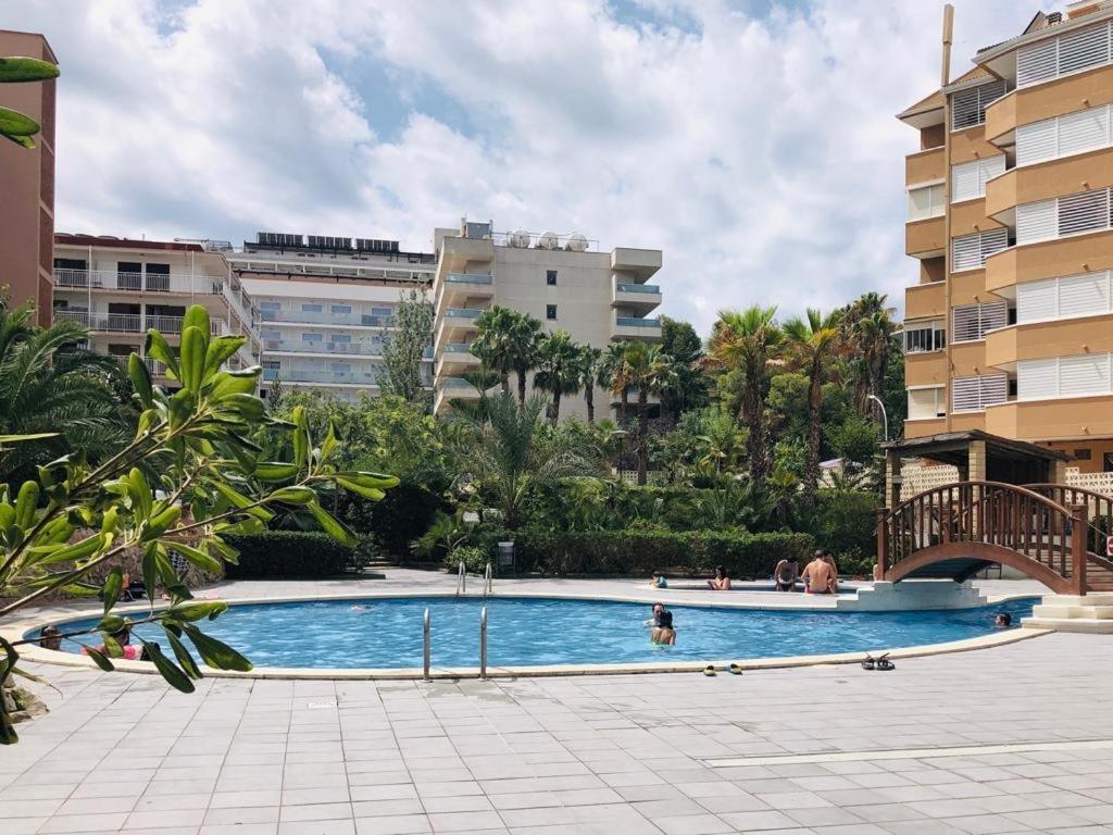 Apartamento Centrico Con Piscina Салоу Екстериор снимка